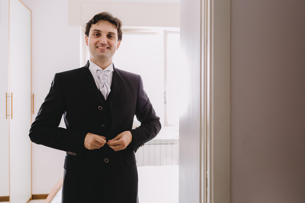 Danilo ha un sorriso raggiante prima della cerimonia