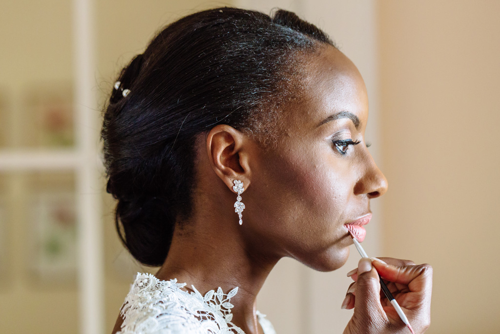 Il primo piano della sposa Ayesha durante la preparazione presso il Grand Hotel Villa d'Este