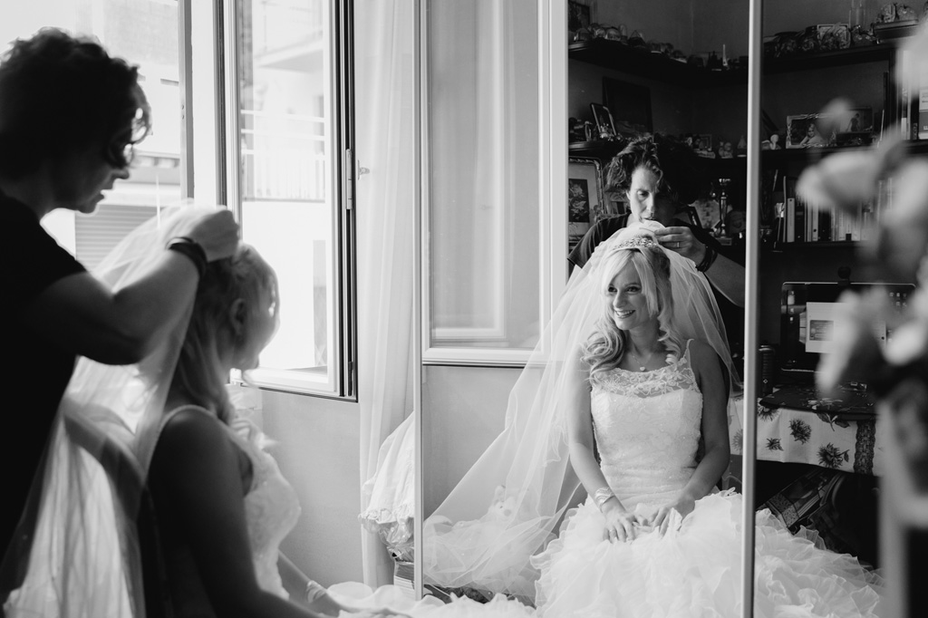 La sposa Giorgia è agghindata con una corona