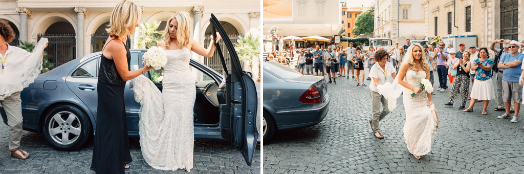La sposa scende dalla macchina accolta dagli applausi dei partecipanti