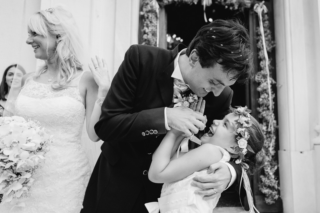 Danilo gioca con una bambina