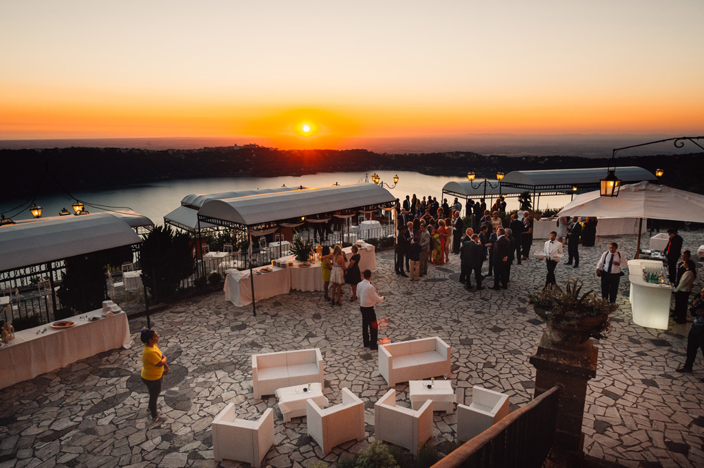 Uno splendido tramonto dal balcone di Villa del Cardinale ripreso dal fotografo Alessandro Della Savia