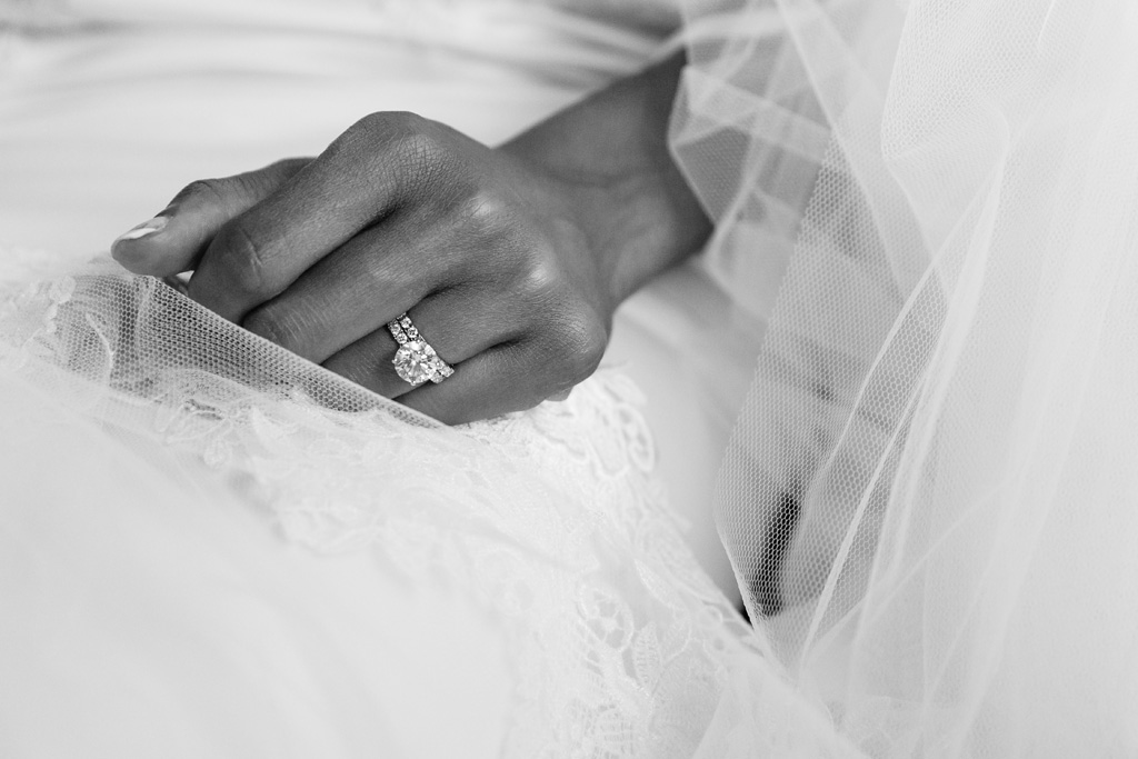 Un dettaglio dell'anello nunziale della sposa Ayesha