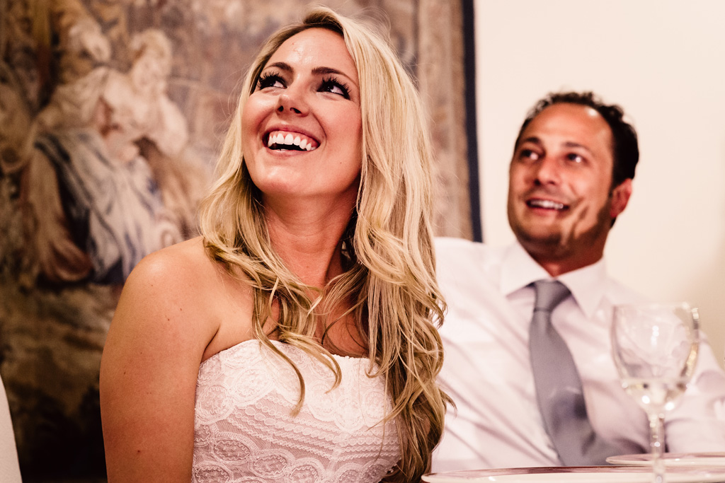 Emmanuel e Brittney sorridono agli invitati