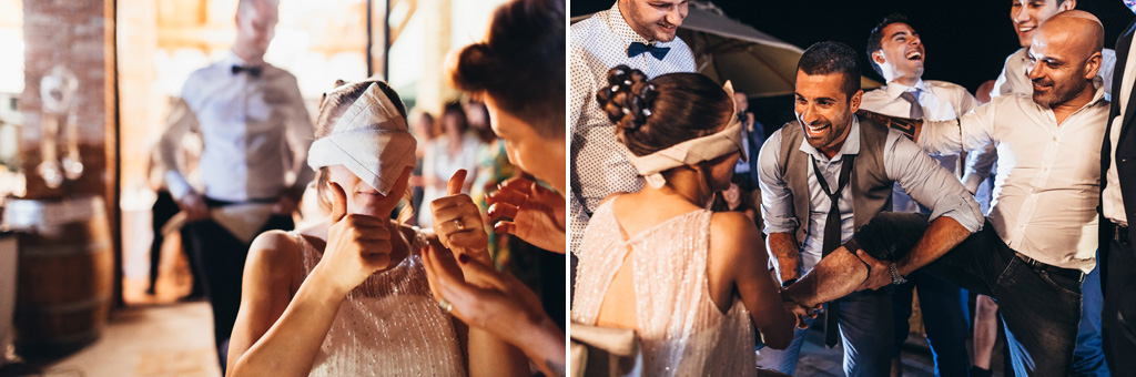 La sposa gioca bendata in compagnia degli invitati