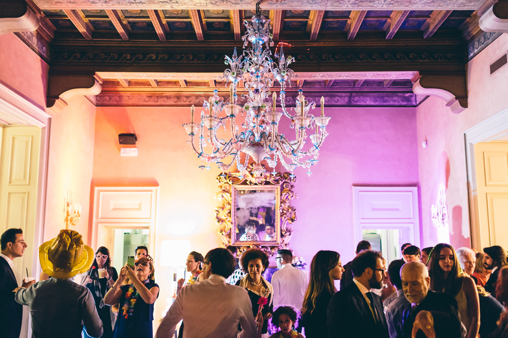 La festa continua all'interno di Villa Mattioli