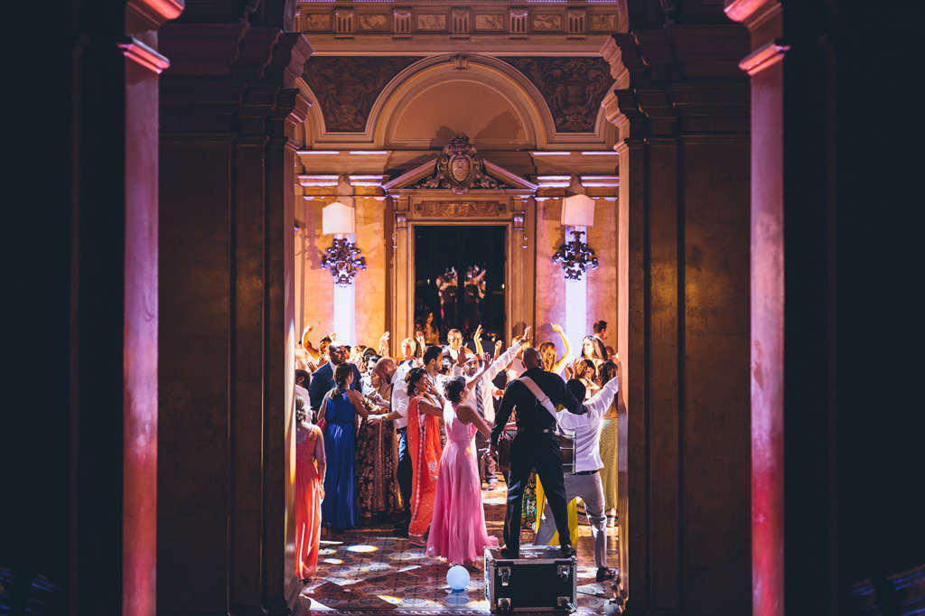 Gli ultimi momenti di festeggiamento in sala immortalati dal fotografo Alessandro Della Savia