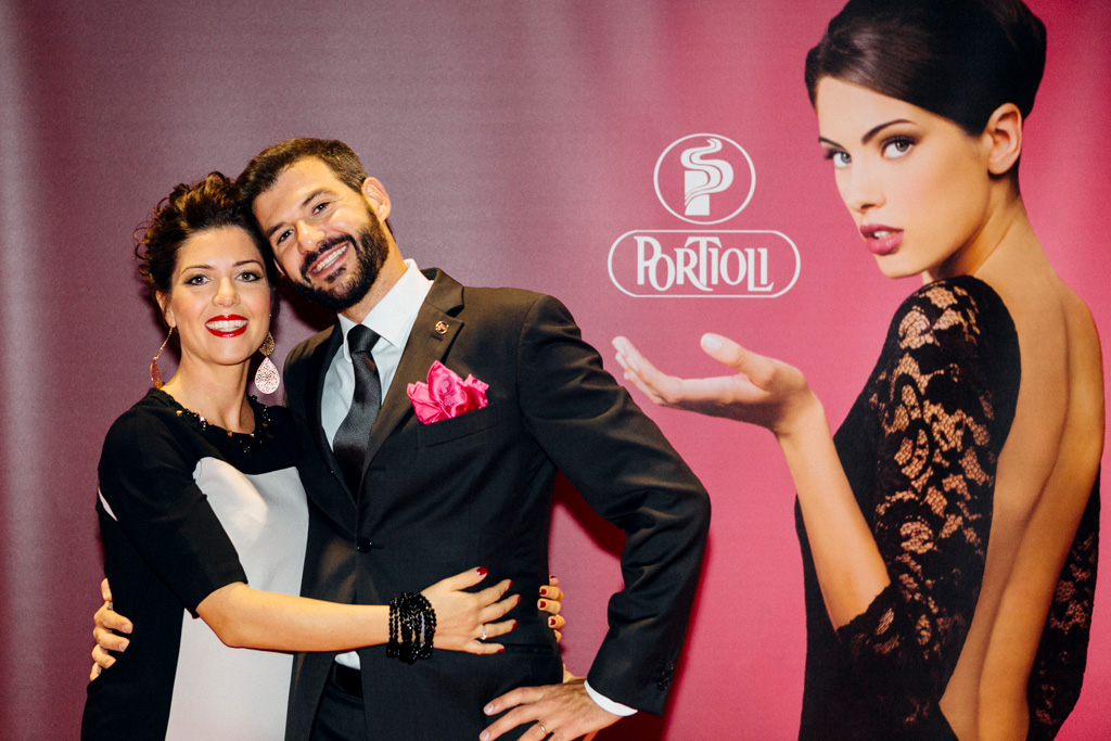 Due ospiti sono ritratti dal fotografo Alessandro Della Savia