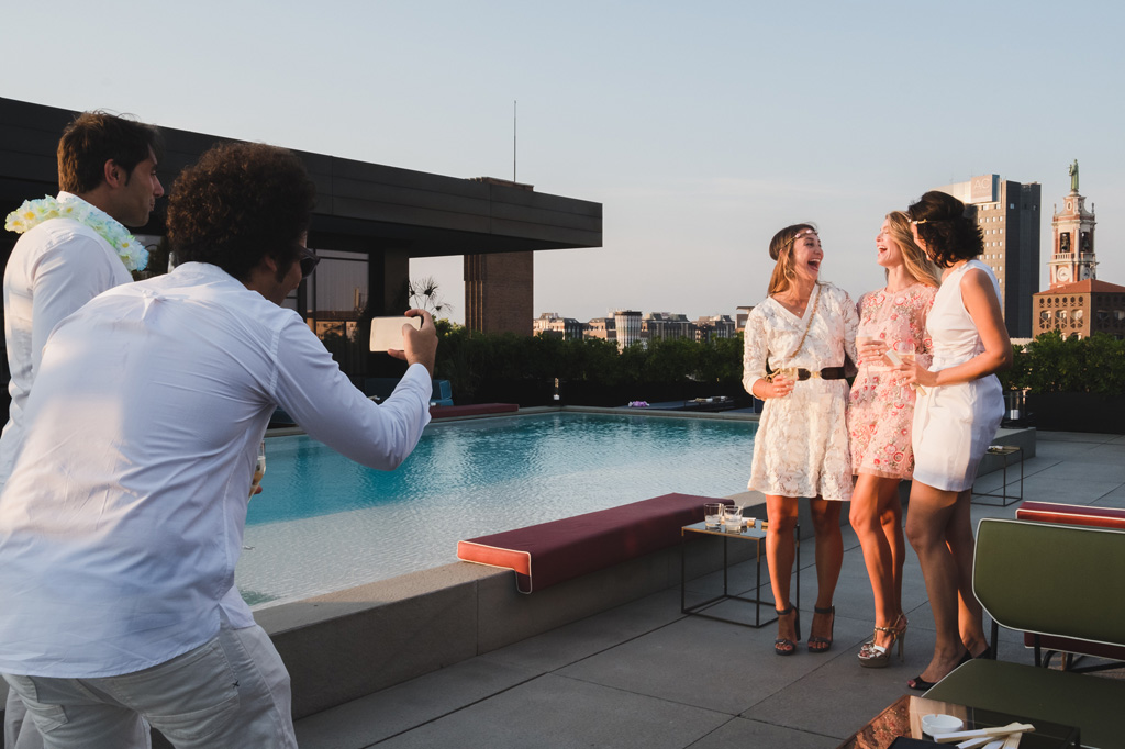 fotografo matrimonio milano ceresio festa piscina