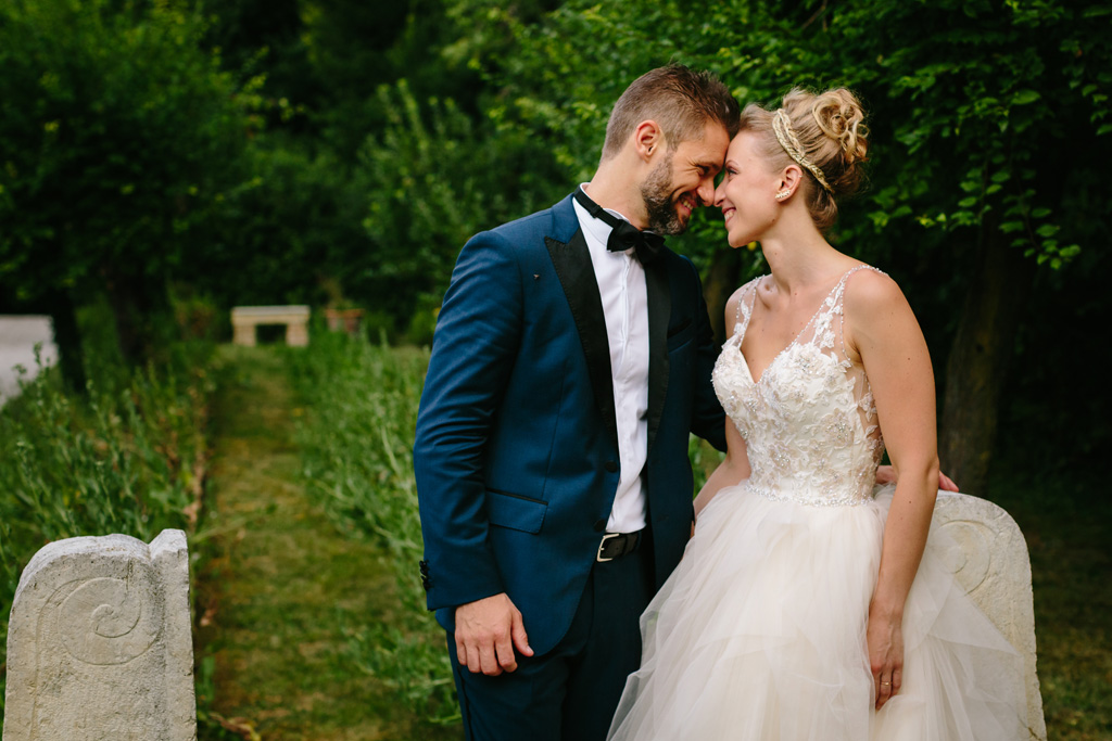 Fotografo Matrimonio Convento Dell'Annunciata Medole Gli sposi si guardano felici