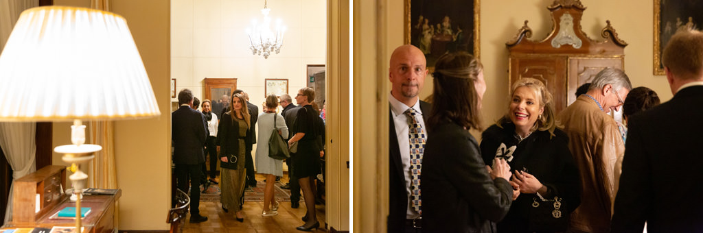 Gli ospiti attendono di entrare nella sala per cominciare la cena di Gala