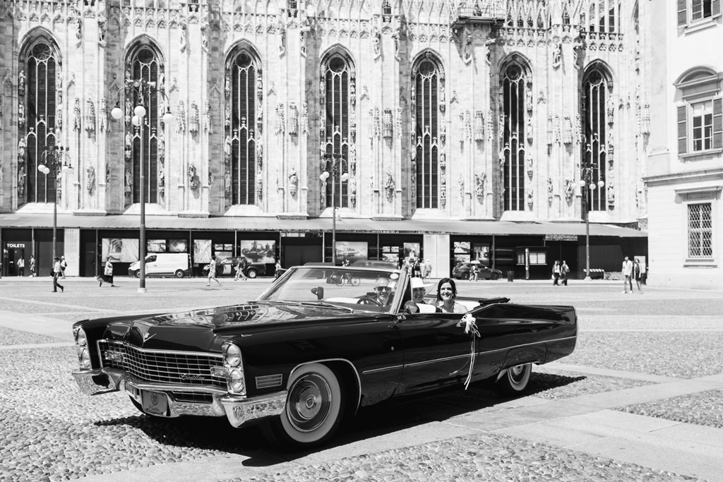arrivodellasposainauto matrimonioluisegiovannamilanopalazzoreale