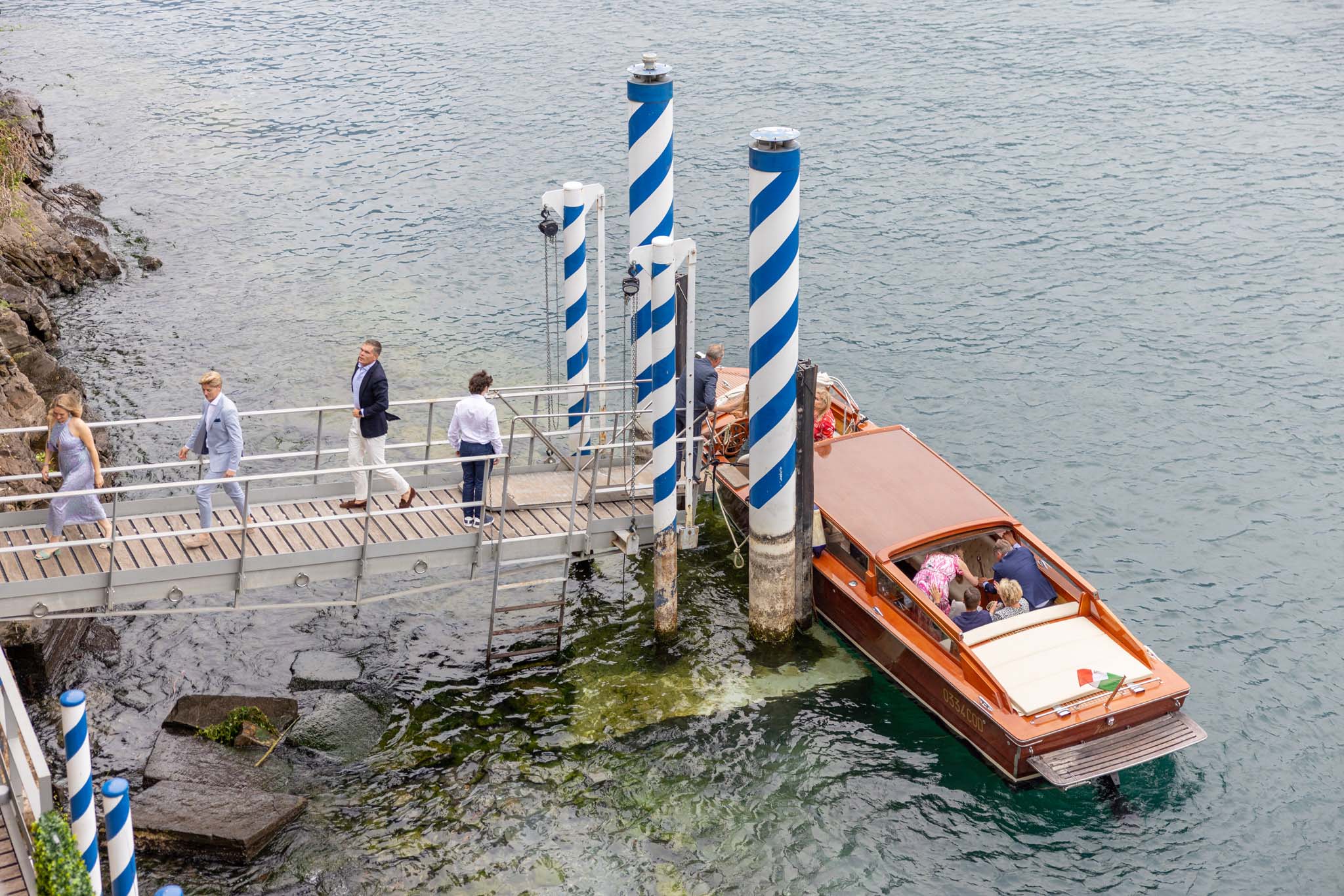 Nave con invitati sul lago di Como
