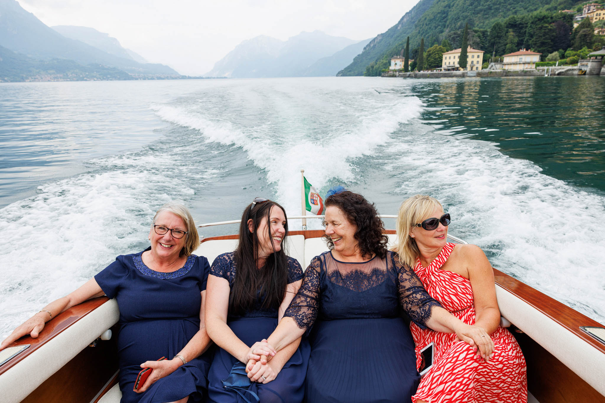 Familiari degli sposi su lago di Como