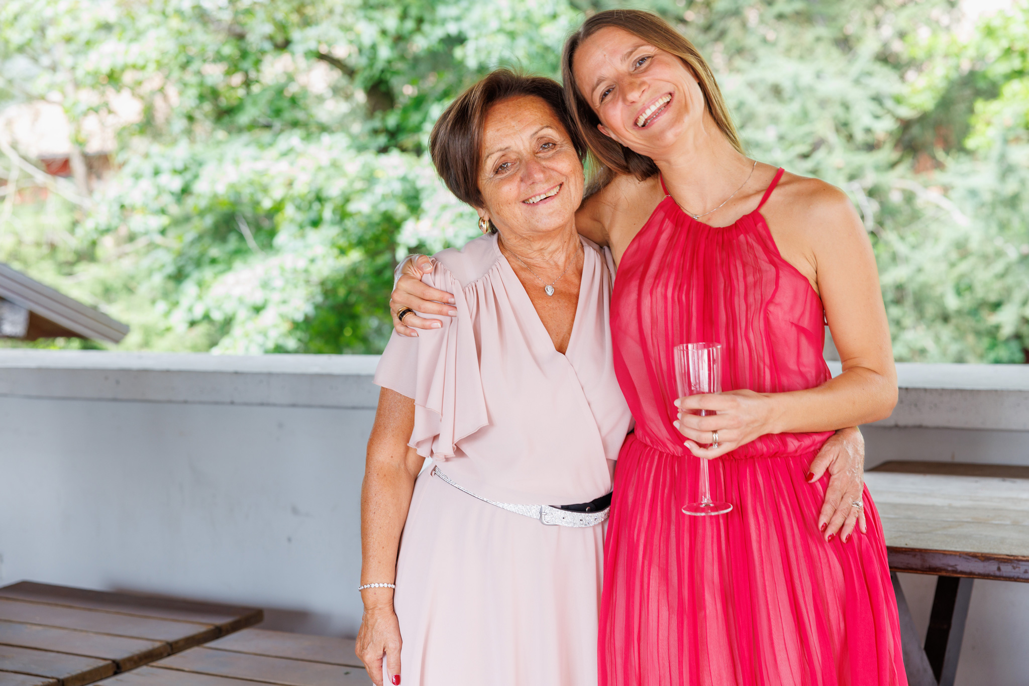 Madre e figlia in posa per una foto
