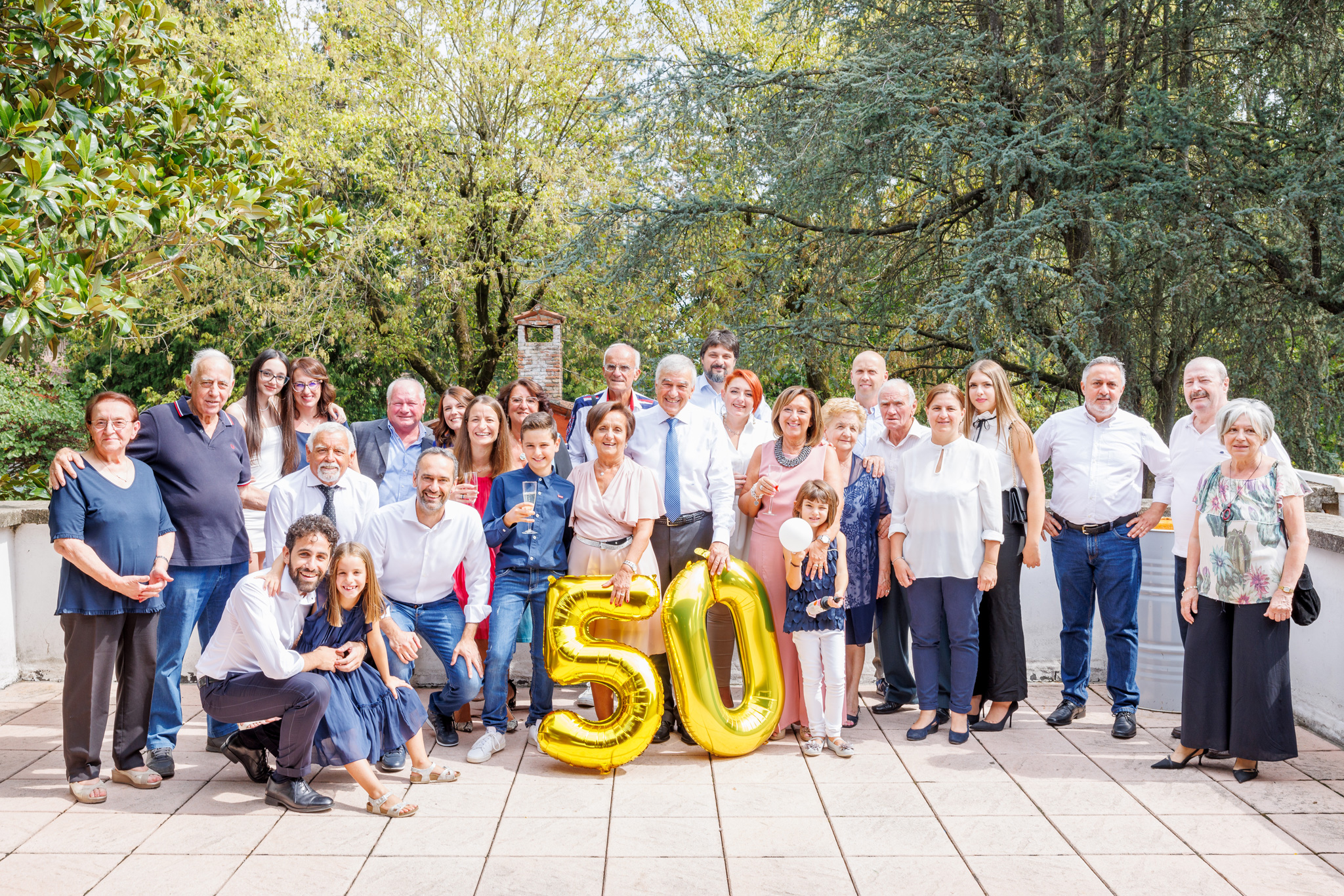 Foto di gruppo per festeggiare il cinquantesimo anniversario