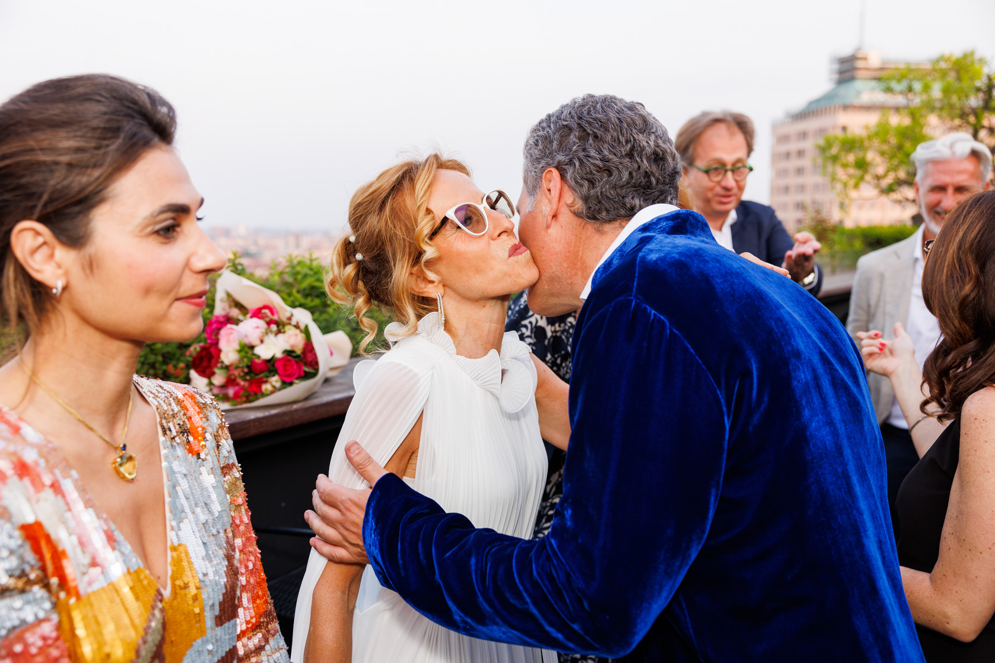 foto dei protagonisti della serata Marco e Cristina che salutano gli invitati