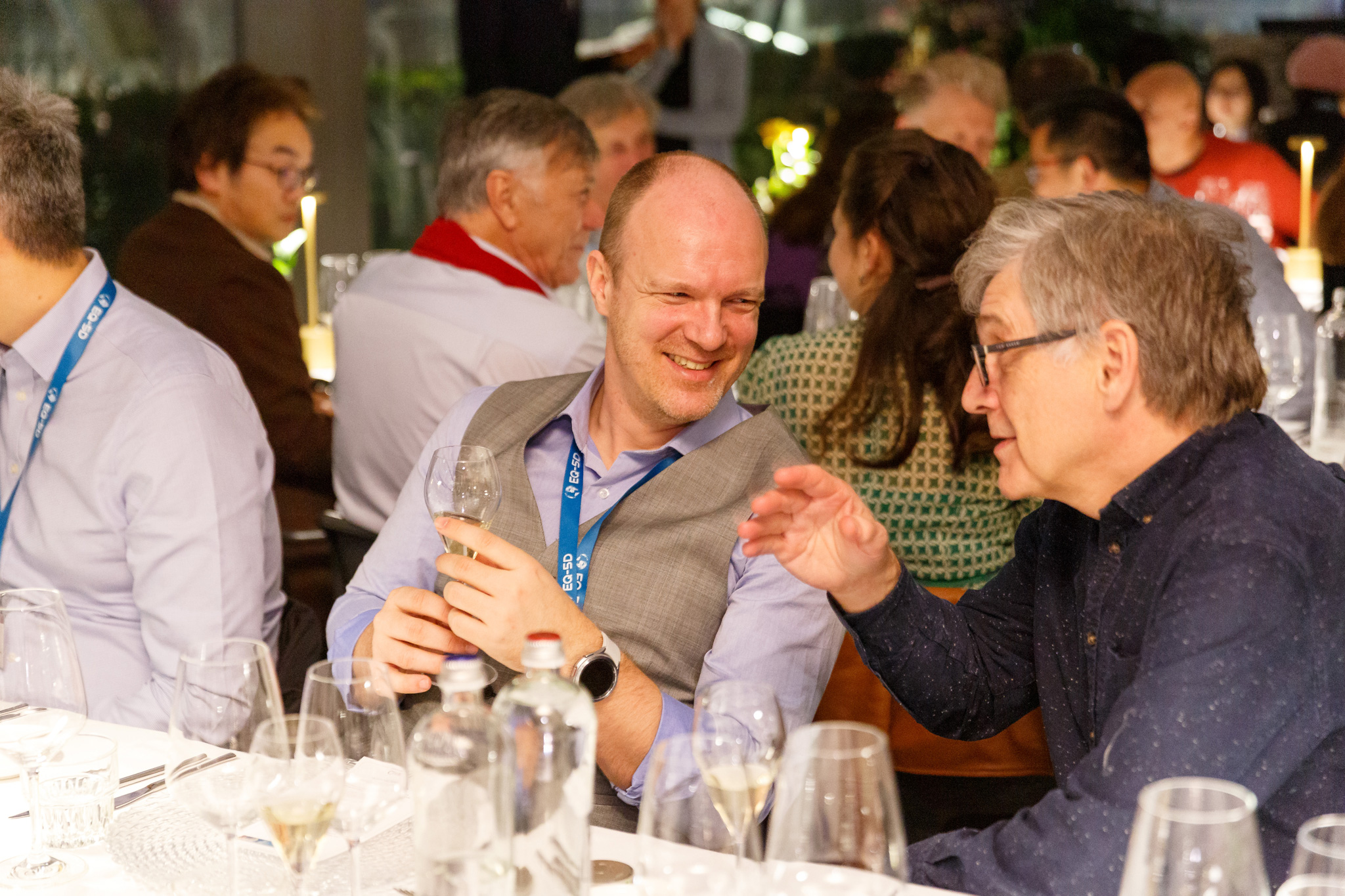foto di partecipanti all'evento EuroQol che mangiano in un ristorante a Milano