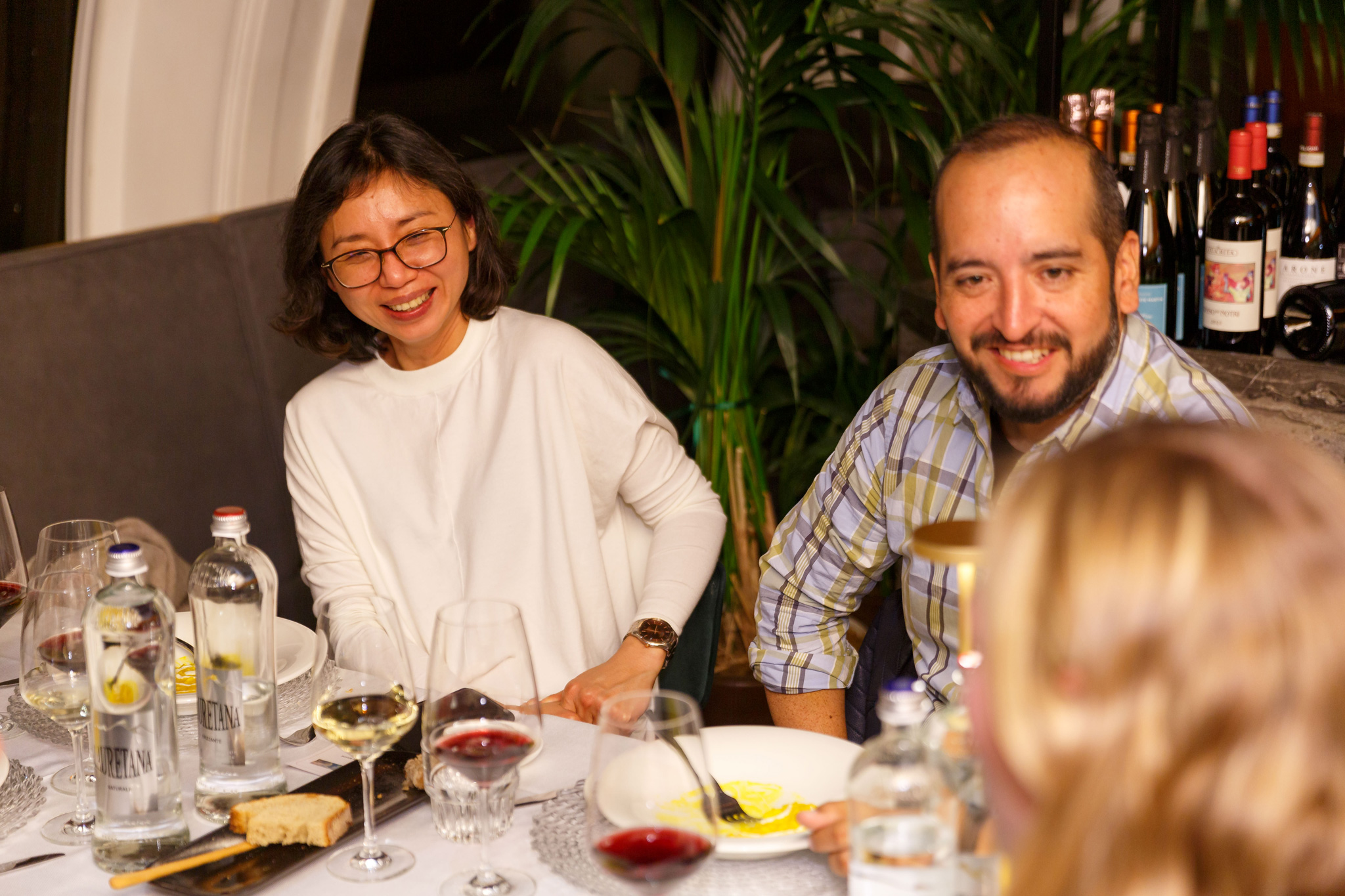 foto di partecipanti all'evento EuroQol che mangiano in un ristorante a Milano