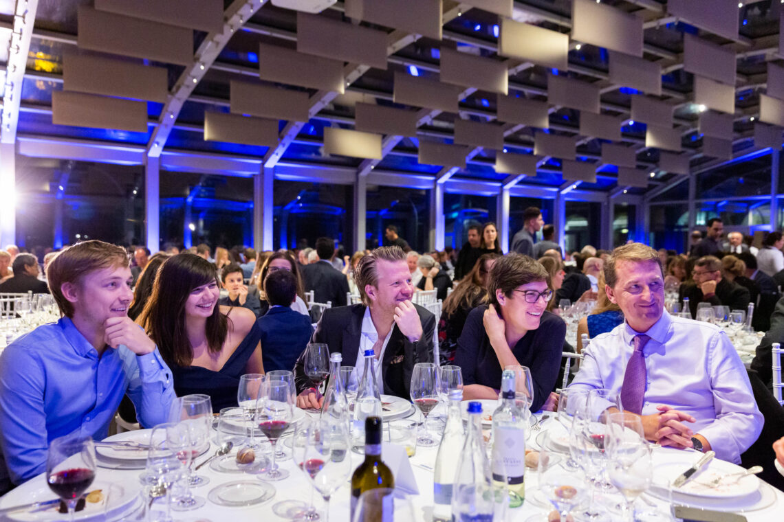 una cena di gala di un evento aziendale