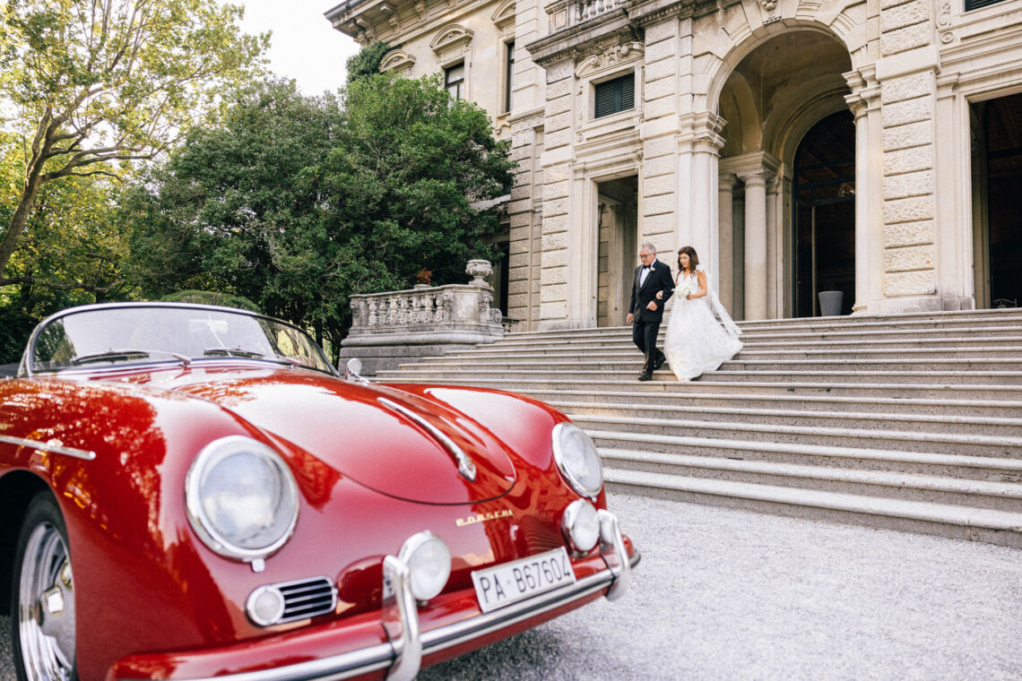 007-Servizi-Fotografici-per-matrimoni-Alessandro-Della-Savia La sposa con il padre a Villa Erba