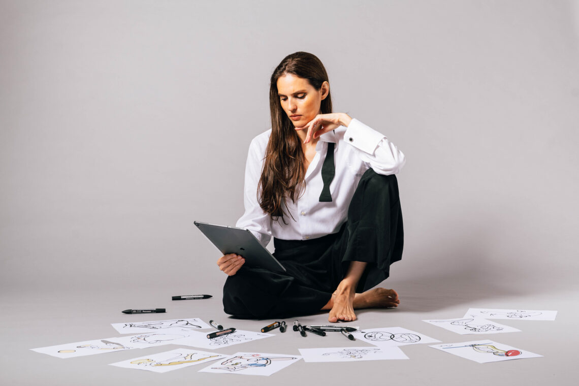 Book fotografico professionale di un'artista in studio a Milano