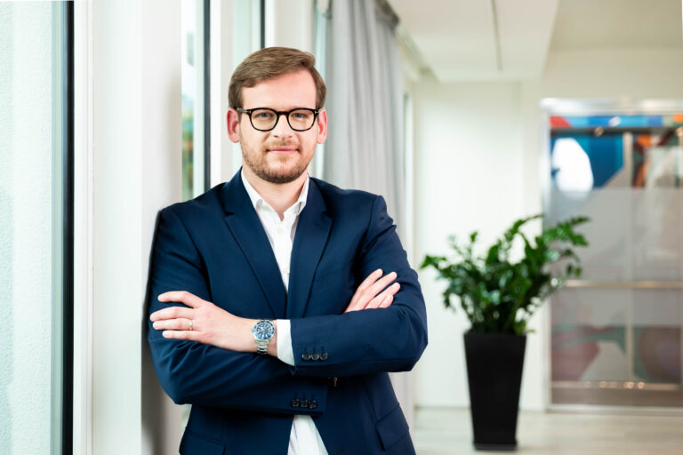 Ritratto fotografico di un manager in ufficio