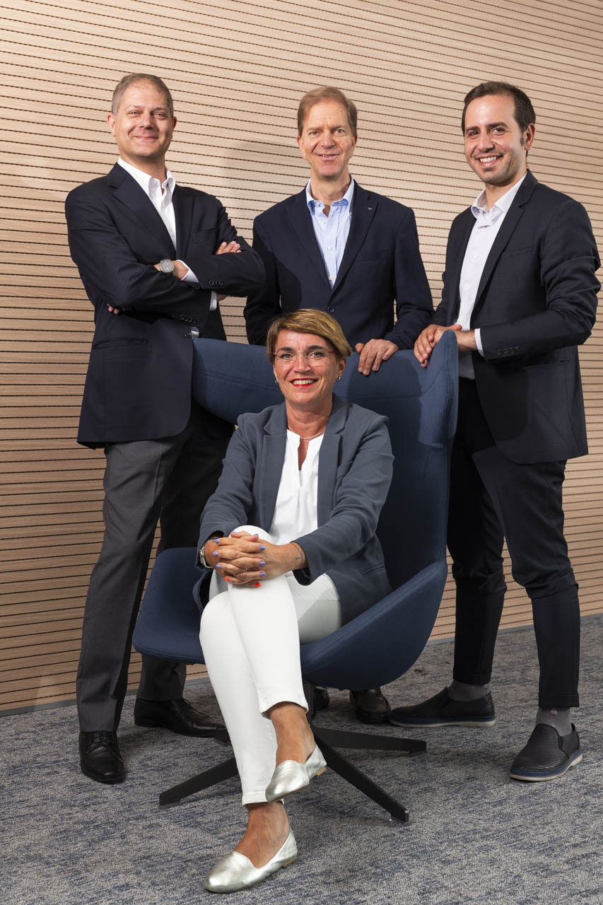 Foto di gruppo in contesto aziendale e professionale per personal branding