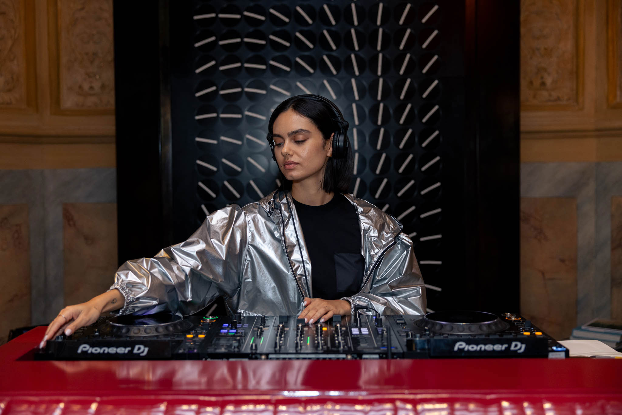 Moncler evento esclusivo Galleria Milano party