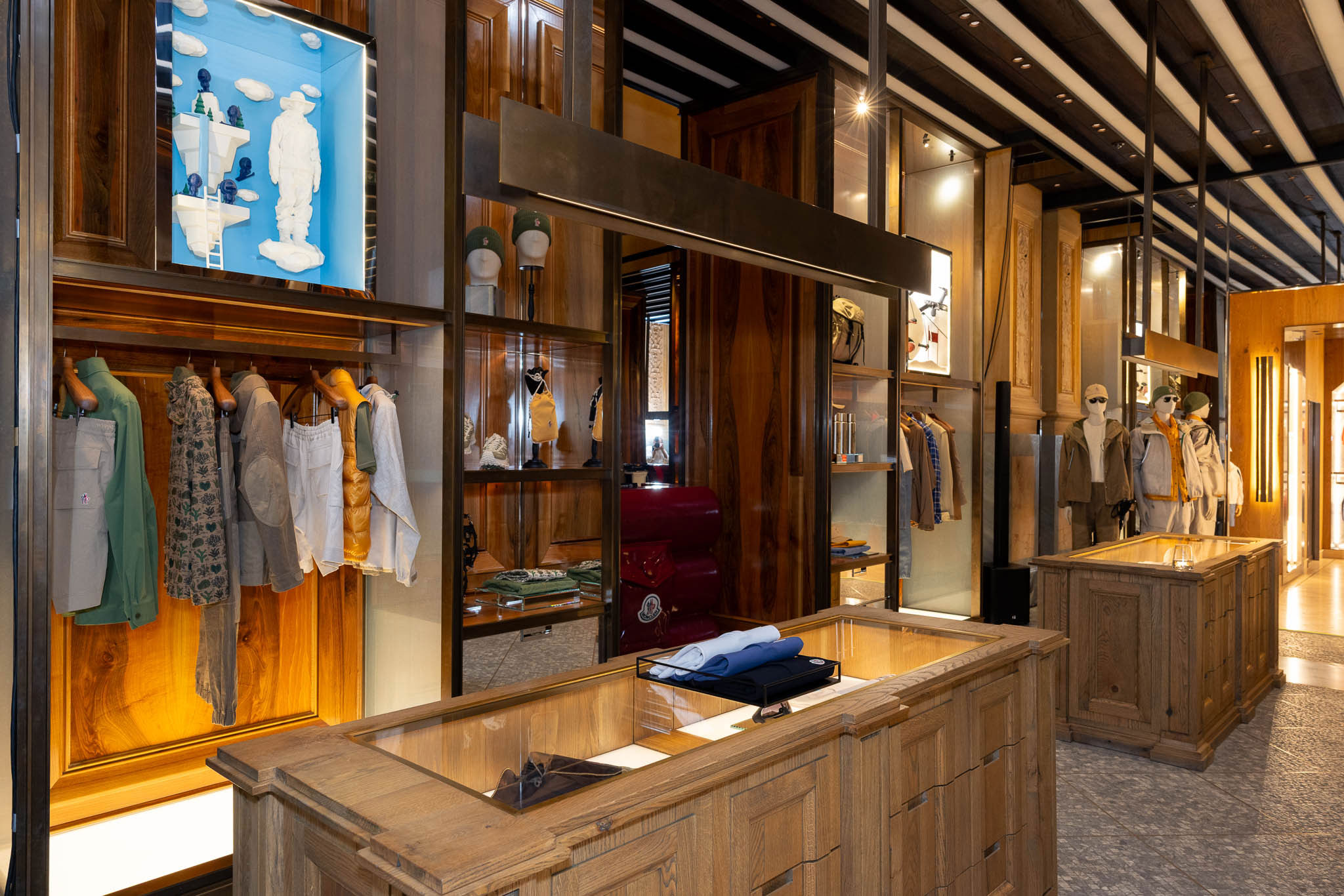 Moncler evento esclusivo Galleria Milano party