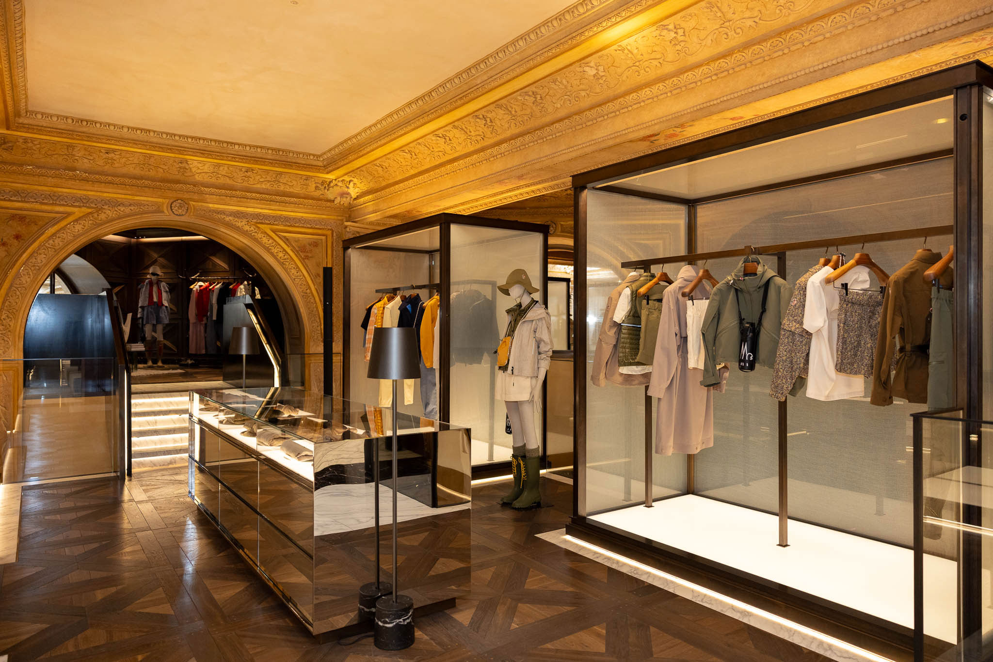 Moncler evento esclusivo Galleria Milano party