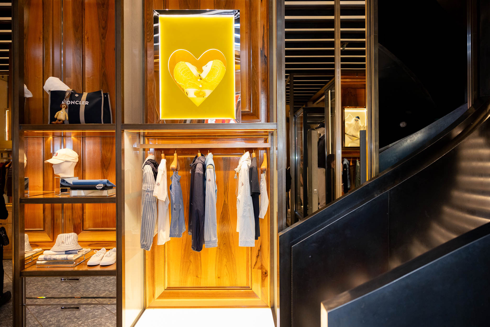 Moncler evento esclusivo Galleria Milano party