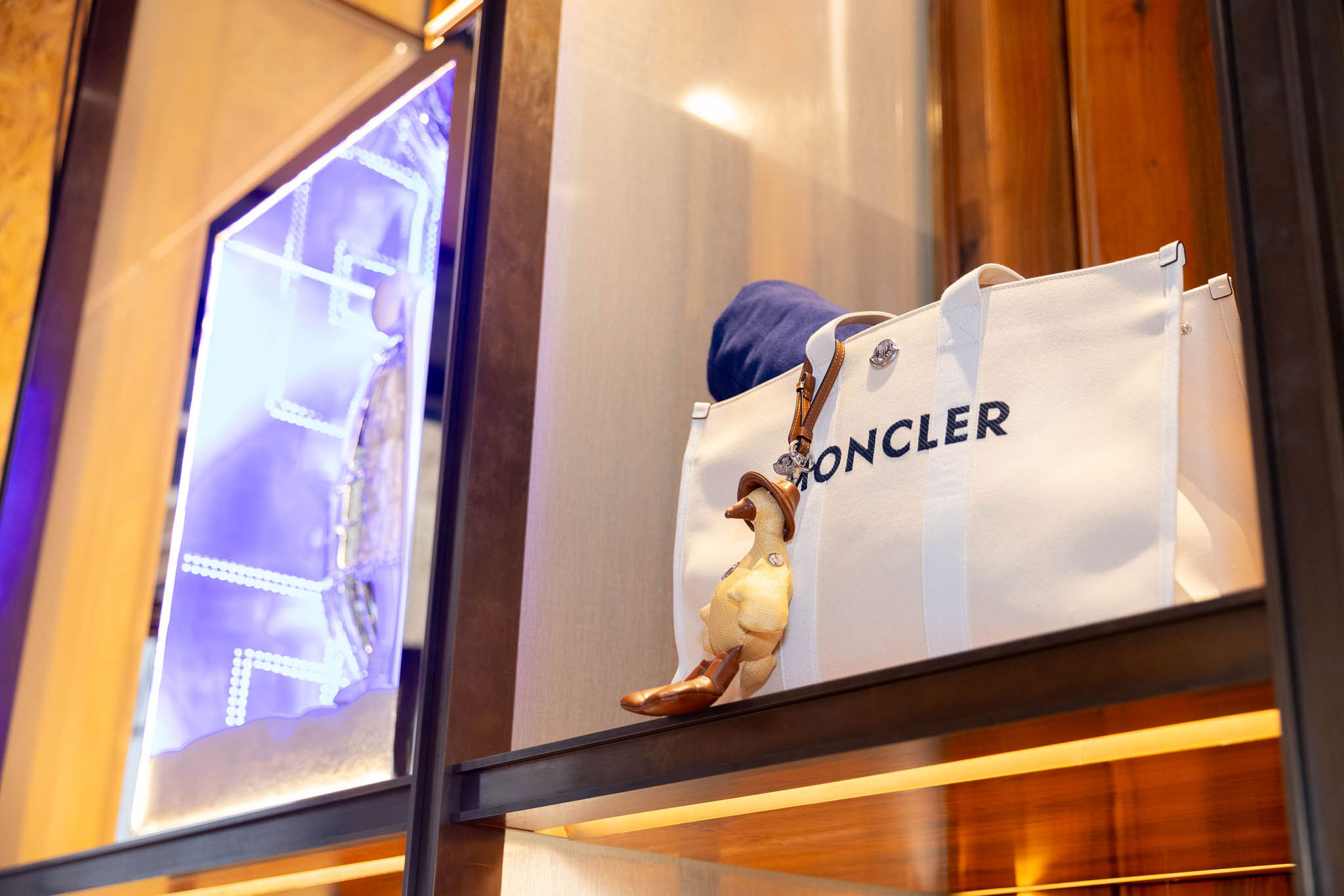 Moncler evento esclusivo Galleria Milano party