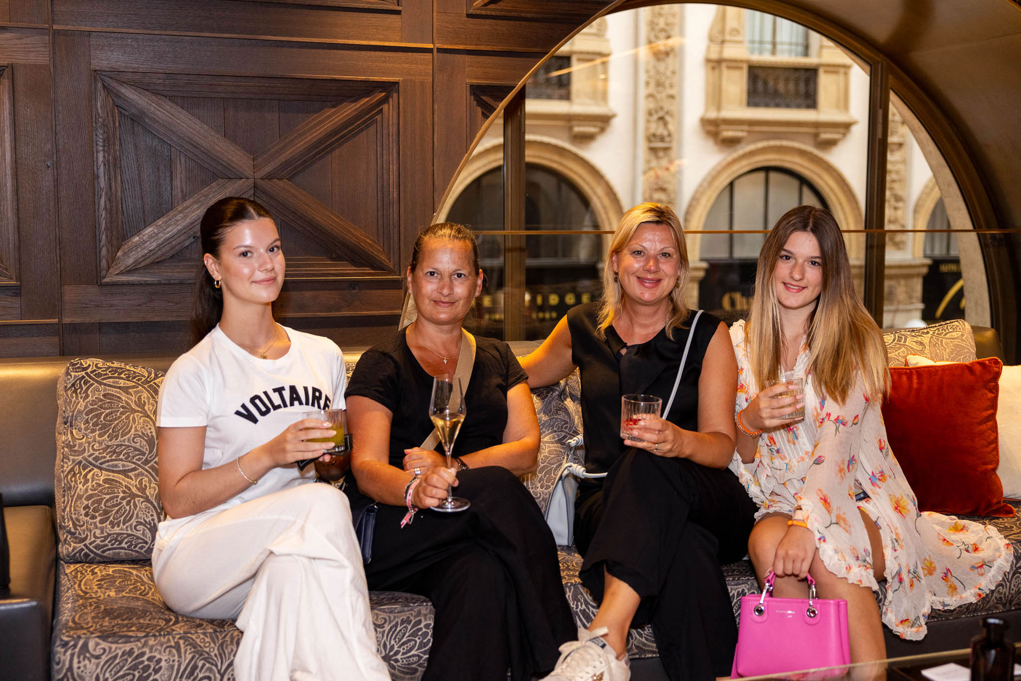 Moncler evento esclusivo Galleria Milano party