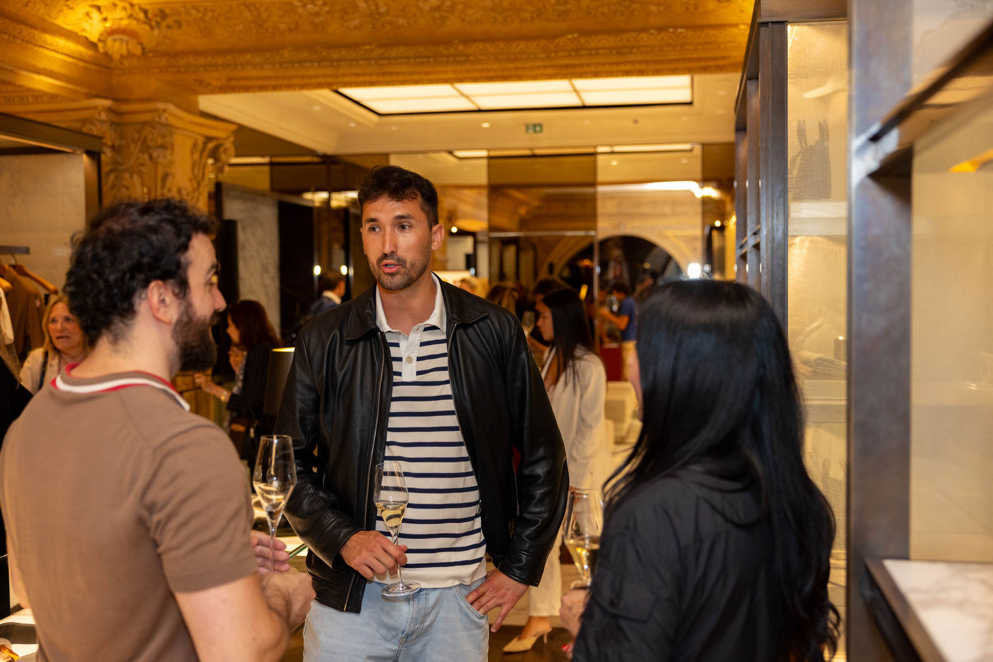 Moncler evento esclusivo Galleria Milano party