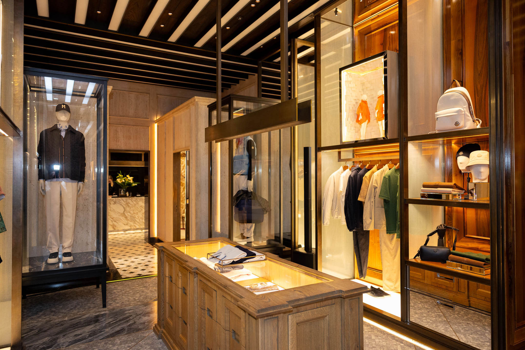 Moncler evento esclusivo Galleria Milano party