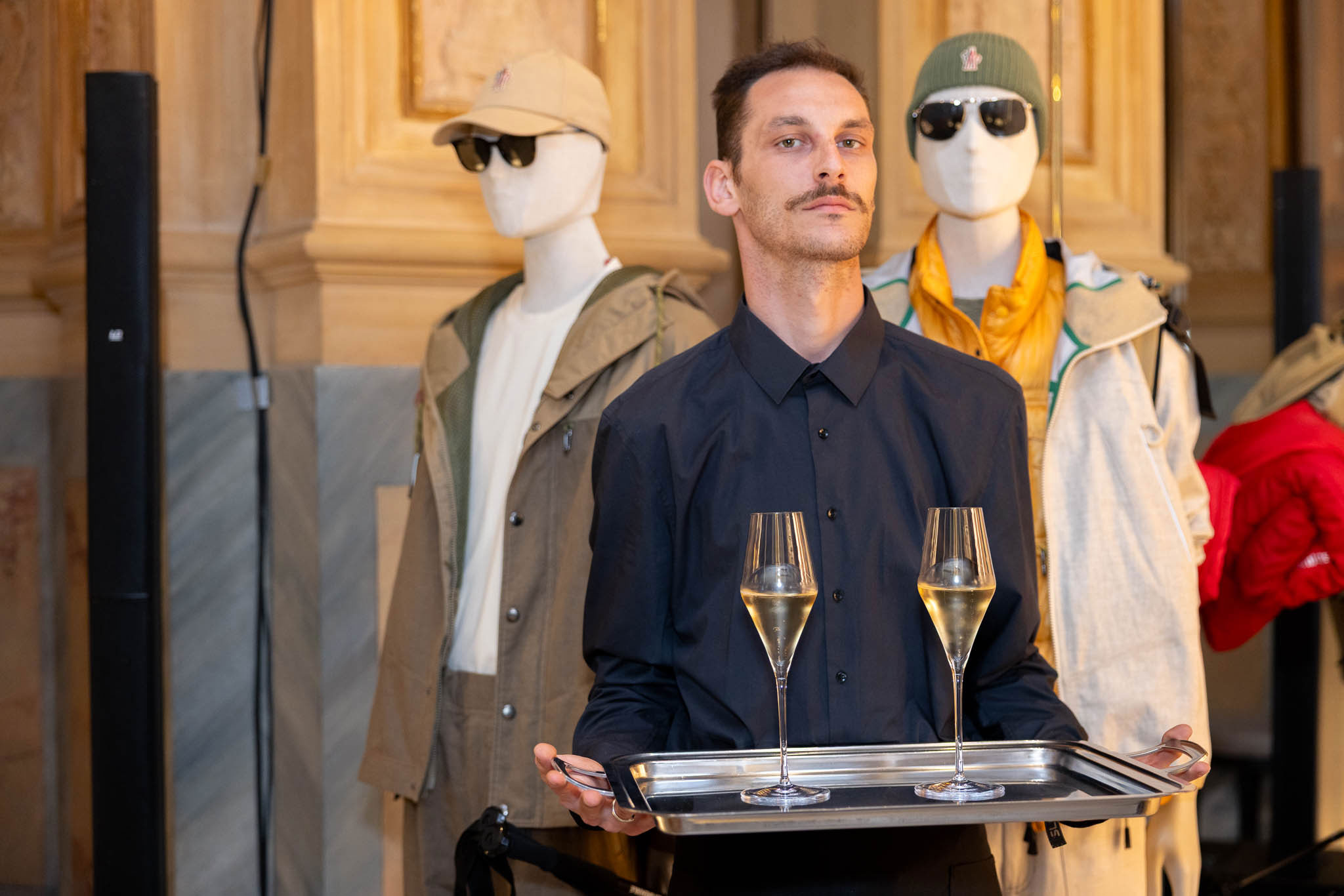 Moncler evento esclusivo Galleria Milano party