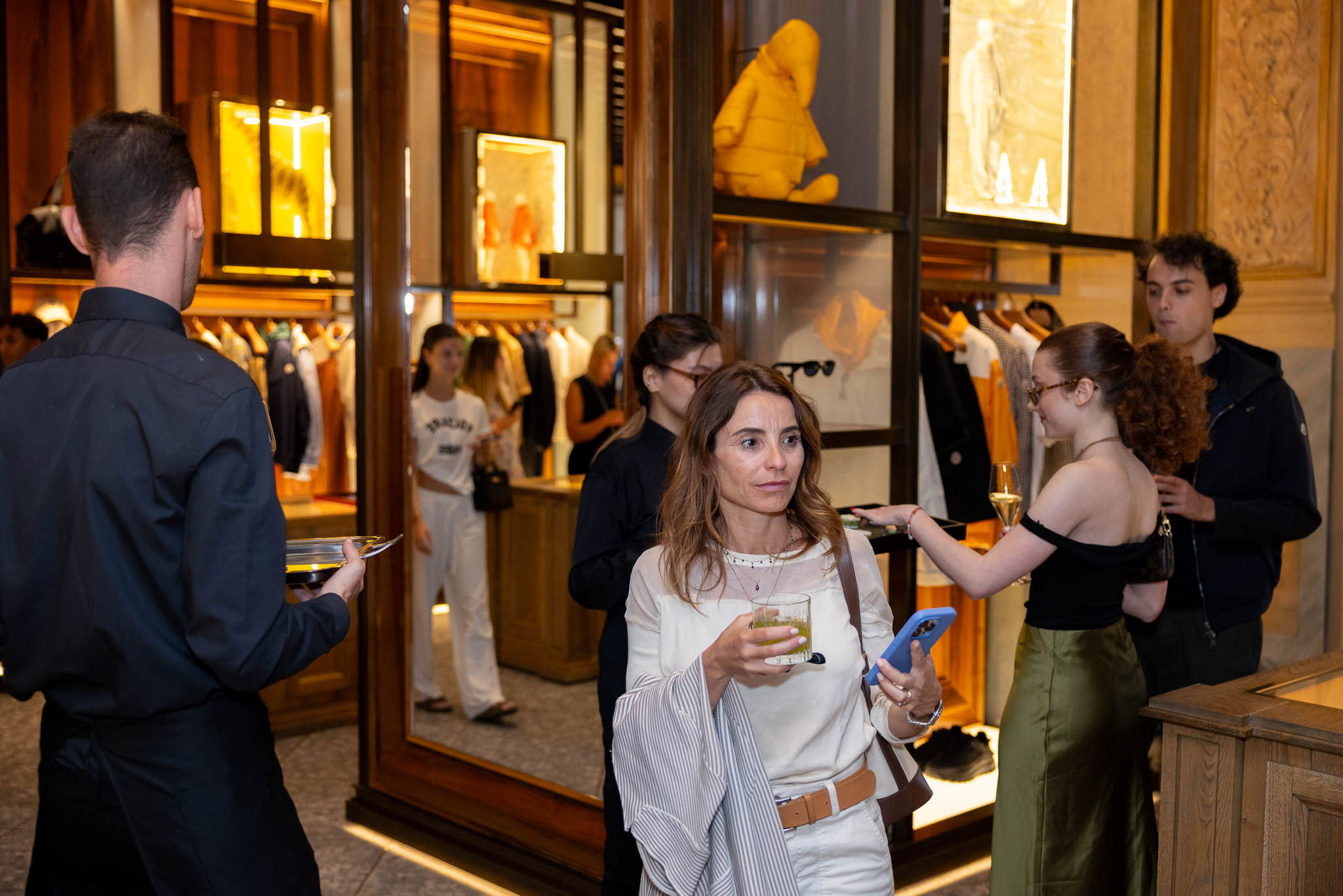 Moncler evento esclusivo Galleria Milano party