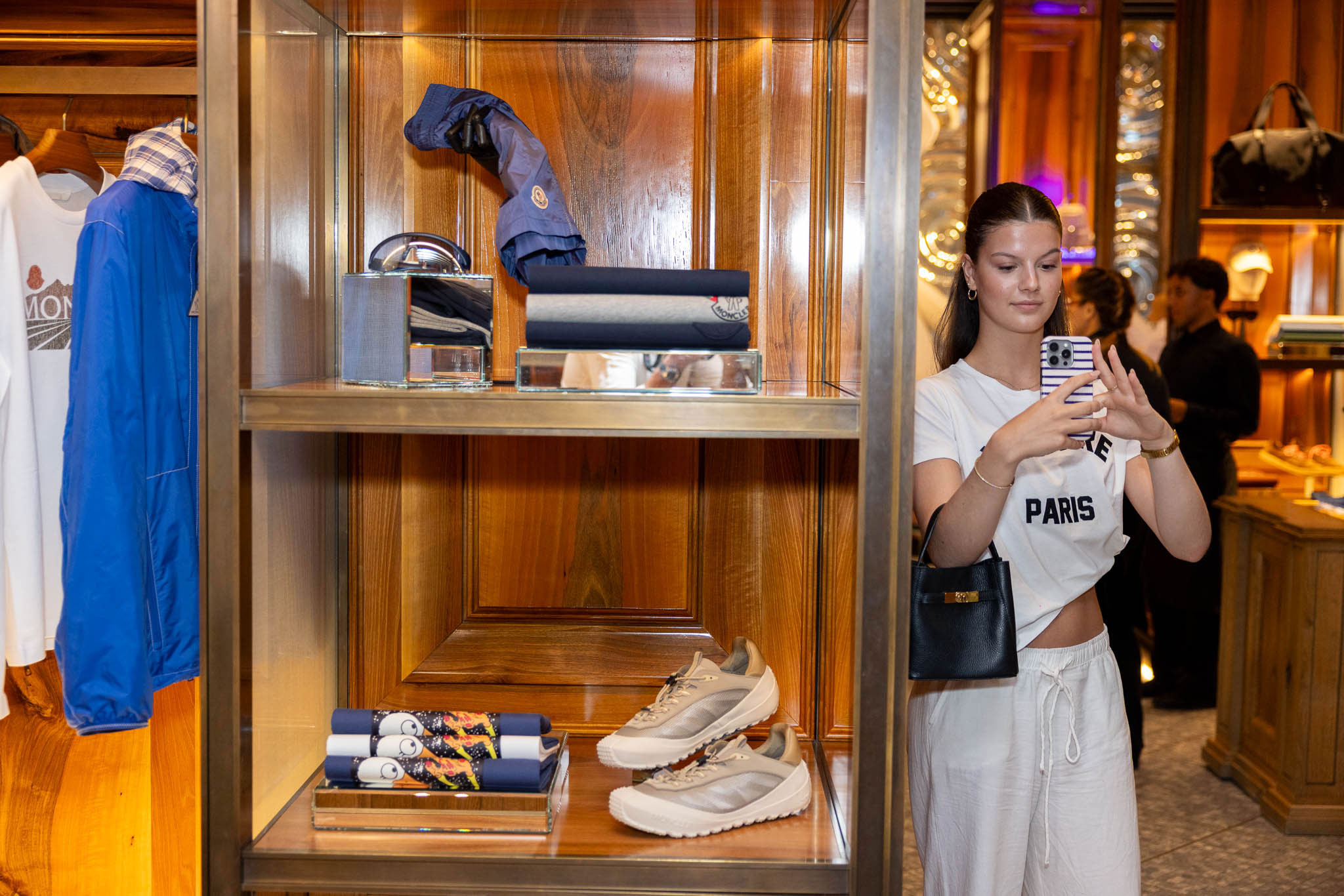Moncler evento esclusivo Galleria Milano party