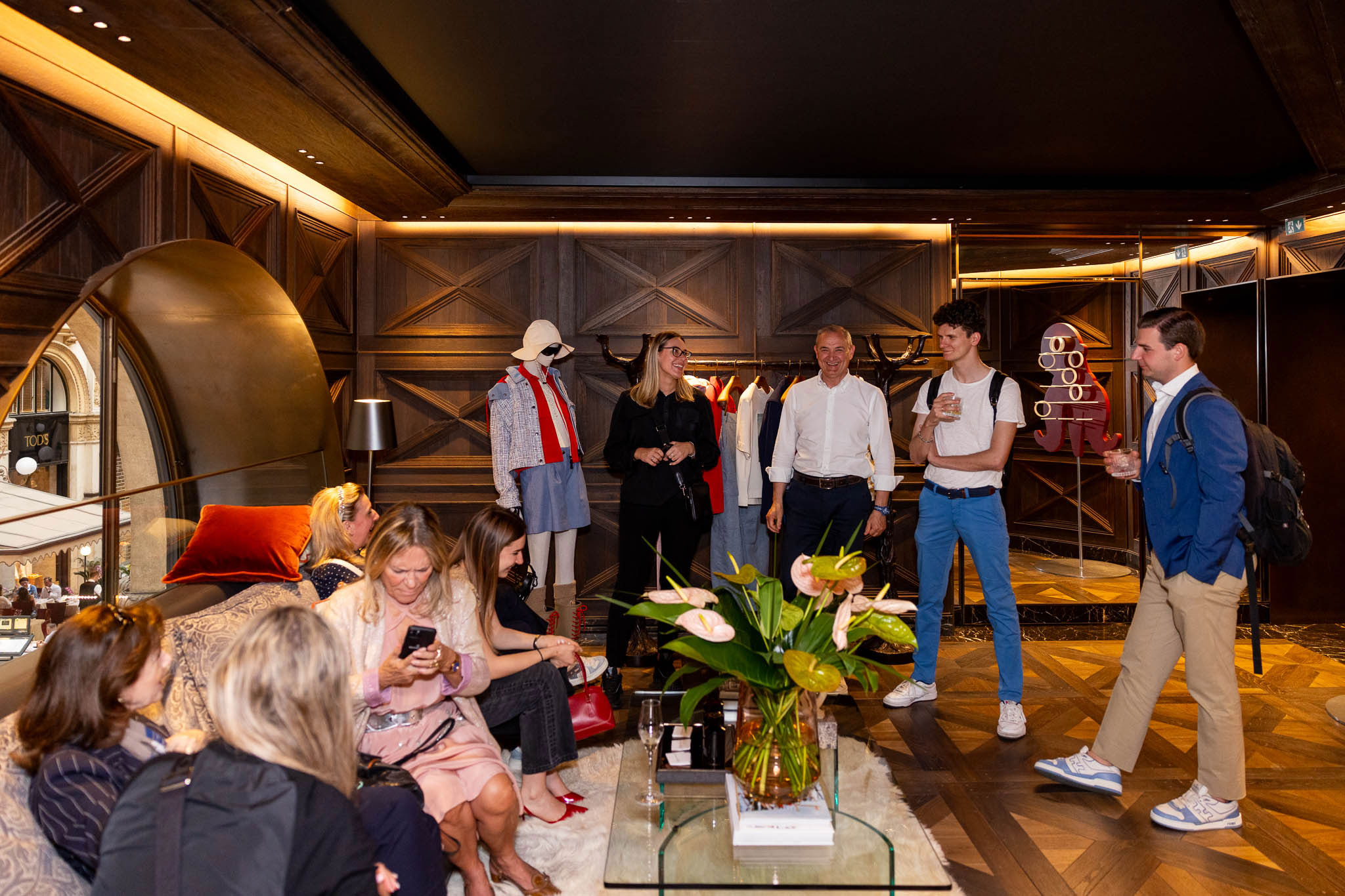 Moncler evento esclusivo Galleria Milano party