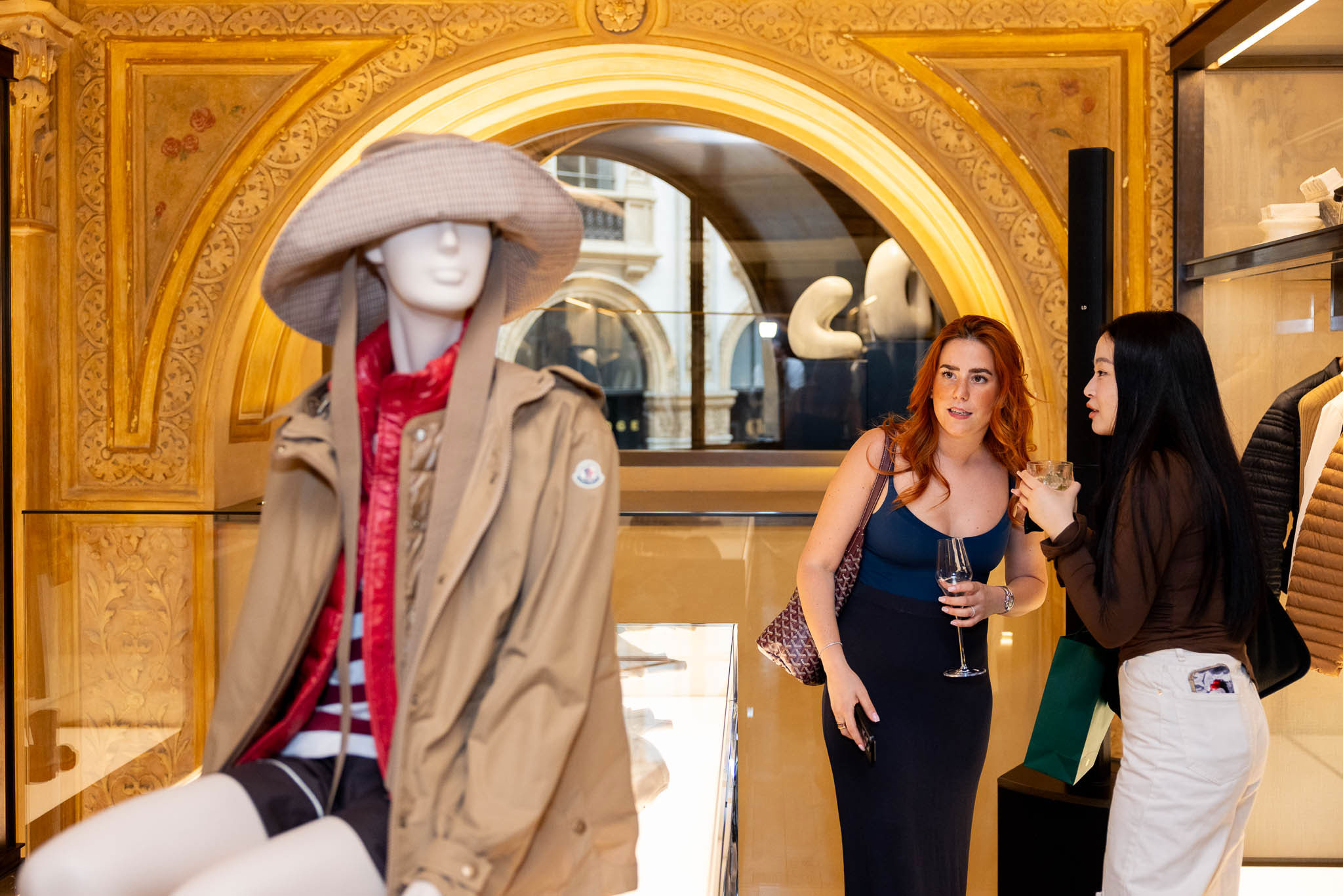 Moncler evento esclusivo Galleria Milano party