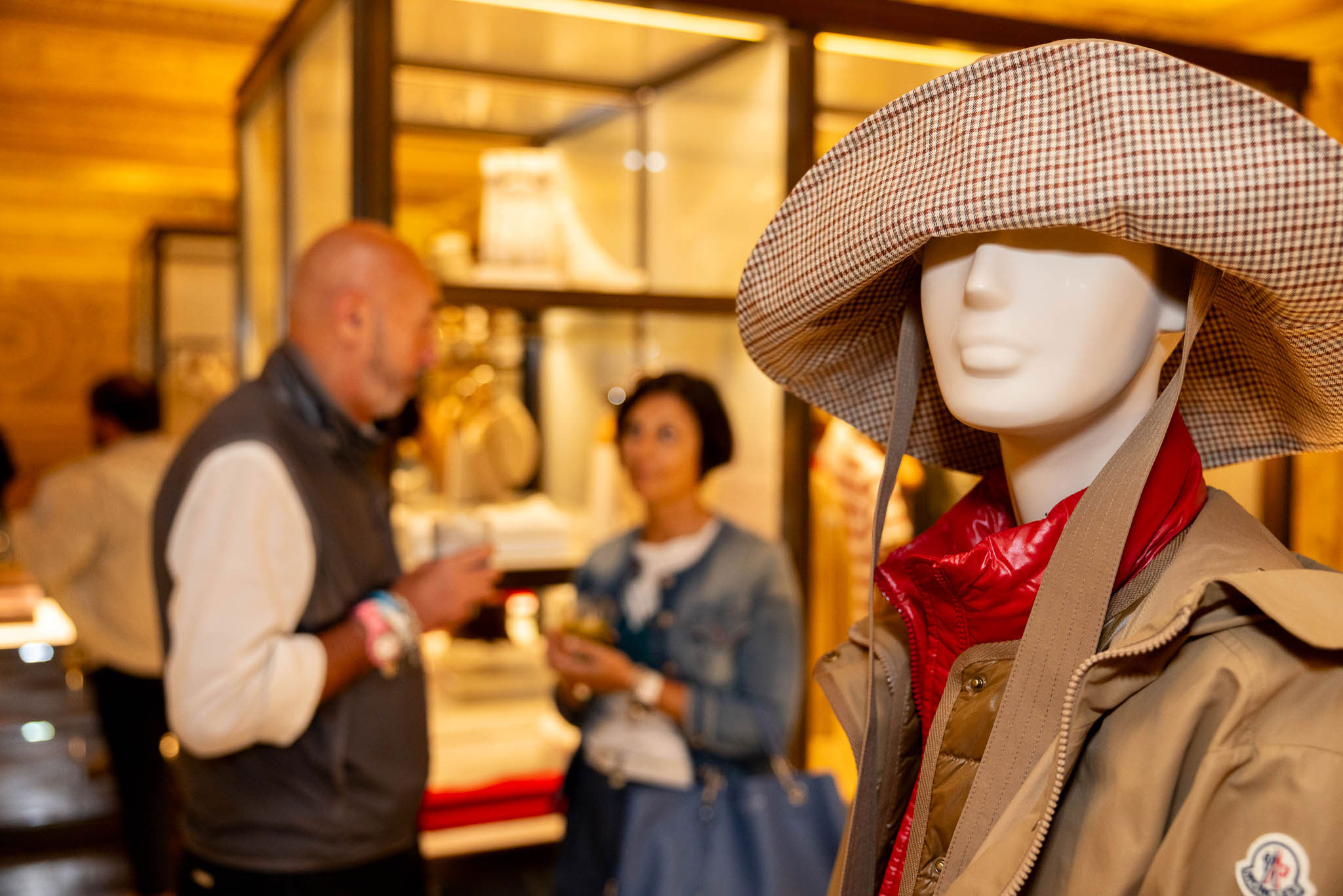 Moncler evento esclusivo Galleria Milano party