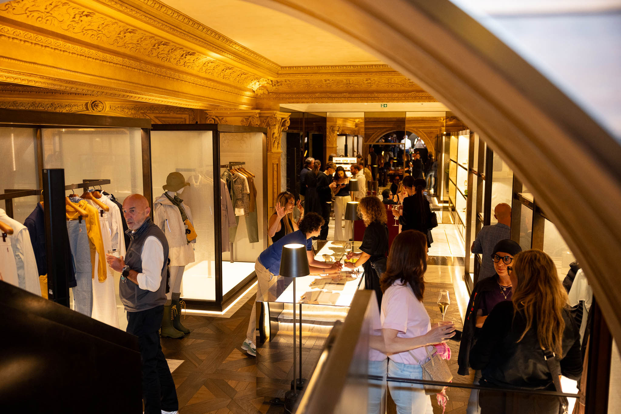 Moncler evento esclusivo Galleria Milano party